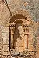 Detalle de una ventana de la iglesia de San Pedro