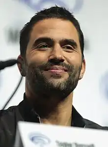 Ignacio Serricchio interpreta a Don West.