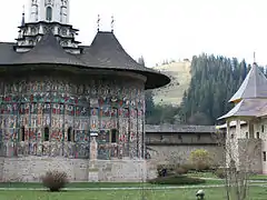 Vista del conjunto, con la muralla al fondo