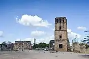 Vista completa de la Catedral. A su izquierda se encuentra la Casa Terrín y a su derecha se encuentra el Cabildo.