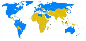 Mapa que se muestra en color azul países con un Índice de Desarrollo Humano igual o mayor a 0,8 y de color amarillo menor a 0,8 en 2007.