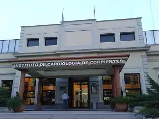Instituto de Cardiología de Corrientes, acceso principal por calle Bolívar 1334.