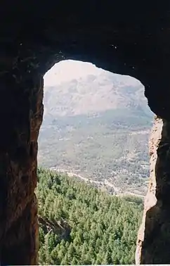 Interior de la Cueva de los Anguijones. Sierra de Segura.