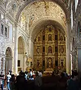 Interior del Templo de Santo Domingo, donde se aprecia la calidad de los retablos en oro.