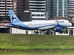 Interjet aterrizando sobre la pista 20