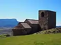 Iglesia de San Esteban con la peña Oroel al fondo