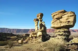 Valle de la Luna o Ischigualasto, en San Juan, posee un valor paleontológico incalculable. Declarado Patrimonio de la Humanidad por la UNESCO en el 2000.