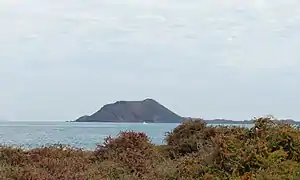 Islote de Lobos visto desde Corralejo.