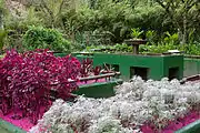 Este jardín sensorial dentro del Jardín Botánico de Río de Janeiro, Brasil, está diseñado para agudizar los sentidos del tacto y el olfato y, a veces, el gusto. Los visitantes con necesidades especiales, incluidos los ciegos y los discapacitados visuales, son recibidos por un equipo de consejeros (algunos de los cuales tienen problemas visuales). También se ofrecen visitas guiadas con los ojos vendados.