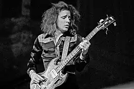 Jack Bruce Voz y bajo