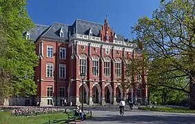 Colegio Novum de la Universidad Jagiellonian (1883-1887), Cracovia, diseñado por Feliks Księżarski