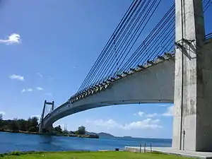 Puente que conecta Koror con la isla principal de Palaos