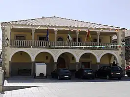 Casa consistorial de Jaraicejo.