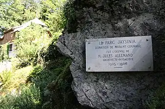 Placa explicativa en homenaje a Marie-Louise Cognacq-Jaÿ y Jules Allemand.