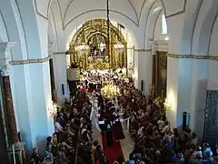 Los Jateros bailan ante la Virgen de los Remedios durante la romería