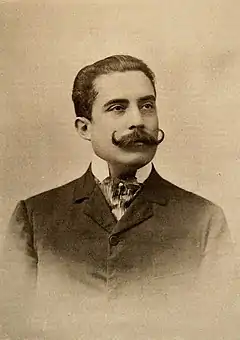 José Santos Chocano, poeta, político y diplomático peruano que fue el único aliado leal que estuvo personalmente junto a Estrada Cabrera hasta el final de su régimen.
