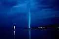 Jet d'Eau iluminado de azul