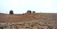 Una remota sección de la parte occidental de la muralla, Jiayuguan, Gansu, China
