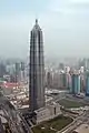 El Jin Mao desde la Oriental Pearl Tower, con el SWFC en construcción en 2005