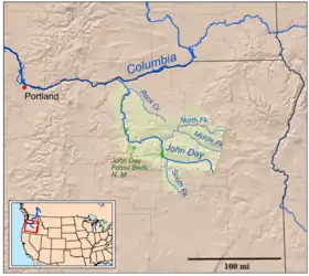 El río John Day fluye por el noreste del estado, desaguando en el Columbia.