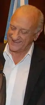 Jorge D'Elía como Ramiro.
