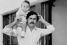Juan Pablo y su padre en 1977.