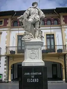 Estatua de Elcano de Guetaria de 1888.