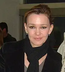 Júlia Lemmertz is Maria Amélia.
