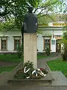 Estatua de Alexander Csoma de Kőrös en Covasna (Kovászna)