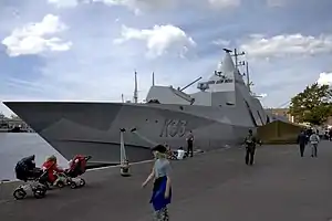 HSwMS Härnösand en la base naval de Karlskrona.