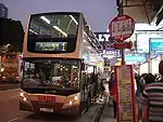 KMB Enviro500 cubriendo la Ruta 1 en Nathan Road, Tsim Sha Tsui.