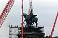 La colosal Estatua ecuestre del Káiser Wilhelm de Emil Hundrieser en lo alto del Deutsches Eck fue gravemente dañada durante la II Guerra Mundial. Una copia por Raymond Kittl fue instalada en 1993.