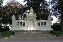 Monumento Kaiserin Augusta (1896), Coblenza, con el escultor Karl Friedrich Moest.