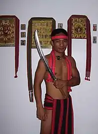 Guerrero Tinglayan preparándose para ser un sacerdote cristiano. (2008)