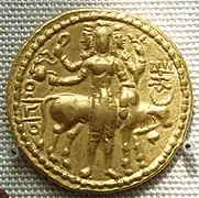 Moneda del Imperio kushán, que representa a Shiva y una vaca (siglo II).
