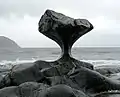 Kannesteinen, seta rocosa en  Vågsøy, Noruega