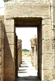 Vano en el templo de Karnak en Egipto