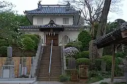 Torre del Castillo Kasama en terrenos del templo Shinjō-ji.