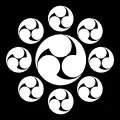 Emblema de nueve tomoe triples del clan Nagao