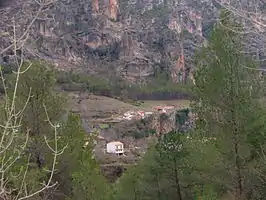 Acantilado frente a La Molata (casas "flotantes").