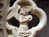 Ángel músico tocando el tamboril - detalle de la tumba de Rencon de Montclar.