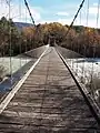 Puente colgante desde la orilla izquierda del Ara