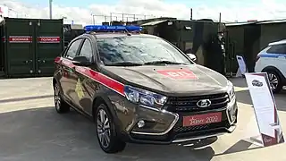 Vehículo policial (Lada Vesta).