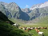 Circo de Barroude en Valle de La Gela al noreste.