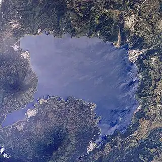 Lago Atitlán visto desde el transbordador espacial.
