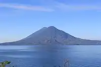Volcán Atitlán y Volcán Toliman.