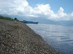 Playa en Konjsko, Macedonia del Norte.