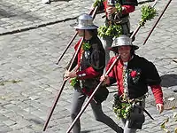 Guardias ducales, reconocibles por el escudo de armas de la Casa de Wittelsbach