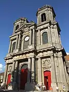 Fachada de la catedral de Langres.