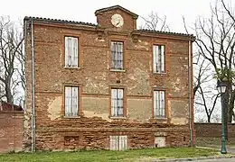 La fachada de la antigua rectoría.